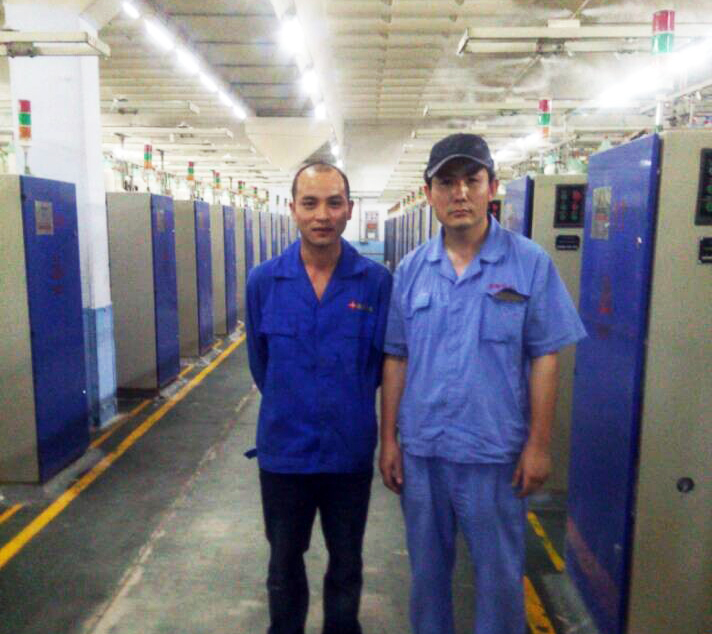 极悦员工与客户合影