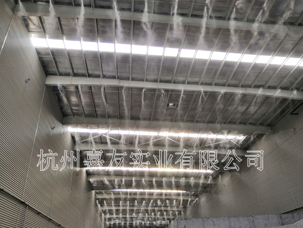 “极悦注册”喷雾除尘系统解决金鹏建筑堆料车间粉尘问题