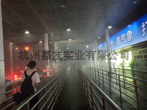 温州火车站出租车候车区安装“极悦注册”喷雾降温系统